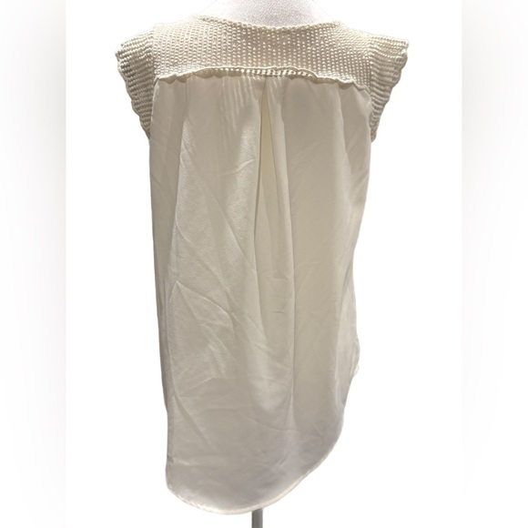 Flowy Blouse with embroidery and lace details - Picture 4 of 4